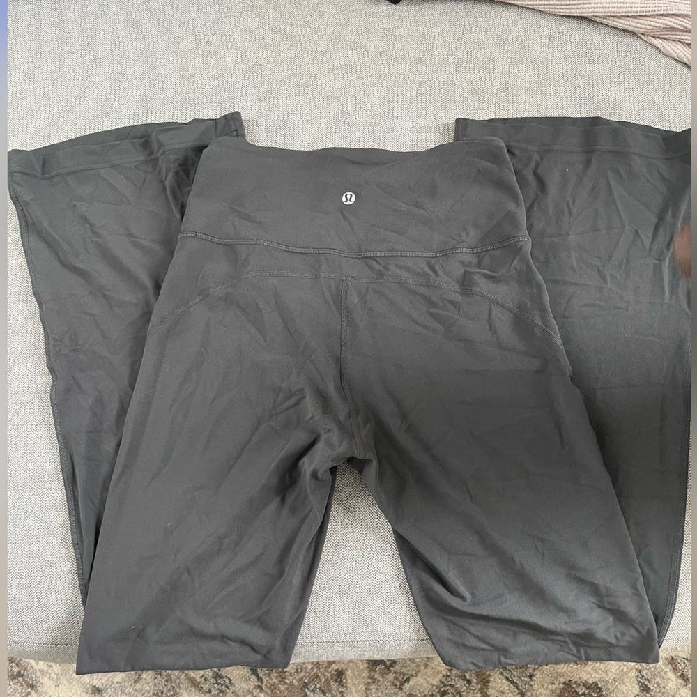 Lululemon Groove Super-High-Rise Flared Pant
Nulu. Regular length